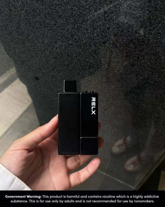 台灣正妹用戶分享：RELX Creator 悅刻積木 20000口拋棄式主機使用心得與高質感外觀拍照