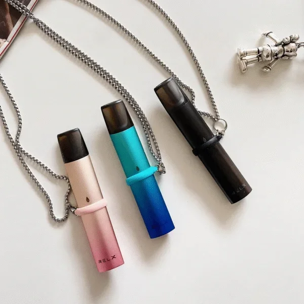 RELX 悅刻五代主機專屬配件展示：搭配金屬掛鍊設計，打造隨身便攜防丟失的穿搭質感